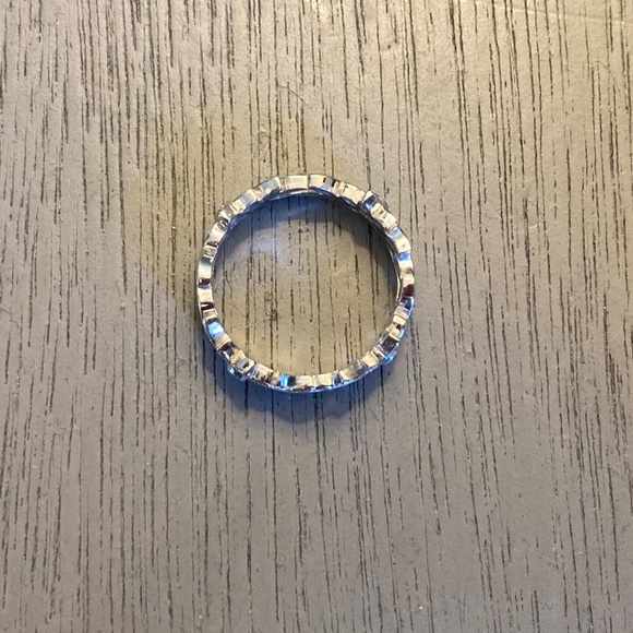 White gold floral band - Picture 5 of 7